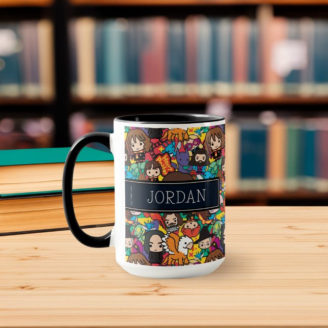 Caneca Cartoon Harry Potter | Adicione seu nome (Mug on table)
