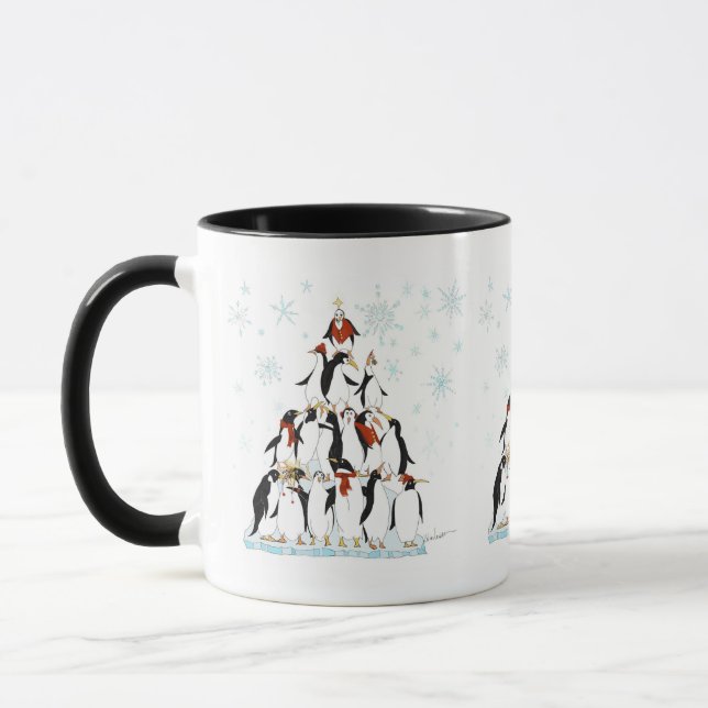 Caneca Cartoon sobre Férias na Árvore de Natal Pinguim (Esquerda)