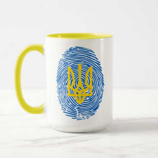 Caneca Casaco de armas ucranianas sobre o fundo das impre