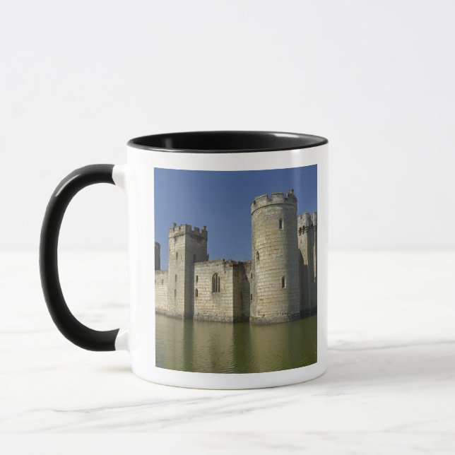 Caneca Castelo de Bodiam (1385), refletido no fosso, Lest (Esquerda)