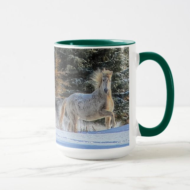 Caneca Cavalo Branco Correndo na Foto da Neve de inverno (Direita)