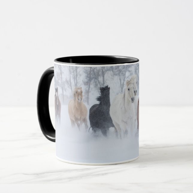 Caneca Cavalos Correndo Através da Neve (Frente Esquerda)