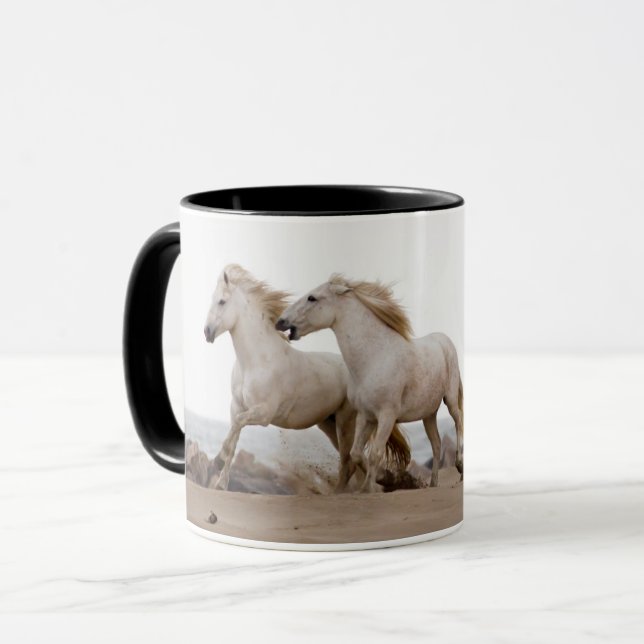 Caneca Cavalos de Camargue Correndo na Praia (Frente Esquerda)
