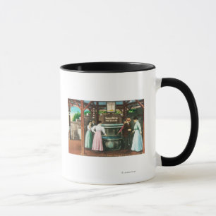 Caneca Cena da fonte de bebendo da água de Shasta