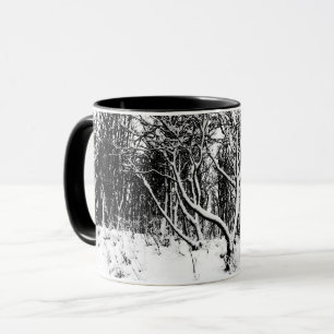 Caneca Cena de Árvores e Neve, Preta e Branca