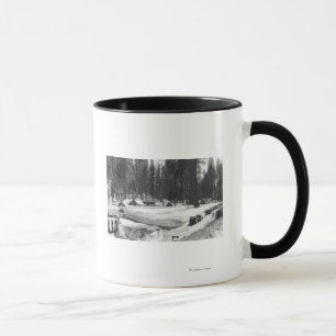 Caneca Cena de Neve do Parque Nacional Sequoia em Vila