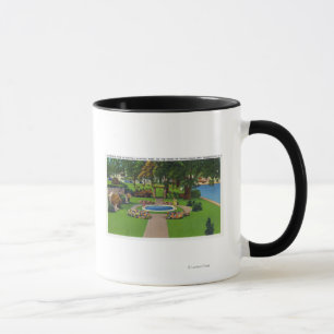Caneca Cena de Shotwell Memorial Park pela costa do lago