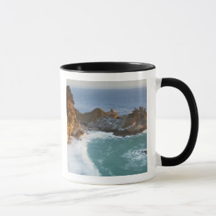 Caneca Cenário McWay Falls deságua na praia e 2