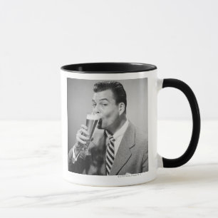 Caneca Cerveja do bebendo do homem de negócios