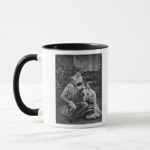 Caneca Charles Dickens com as duas de suas filhas