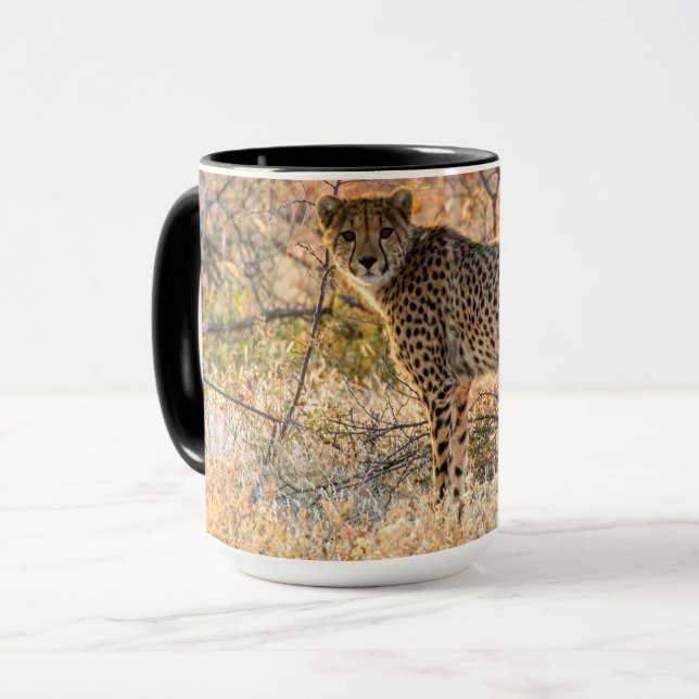 Caneca Cheetah Olhando ao redor (Frente Esquerda)