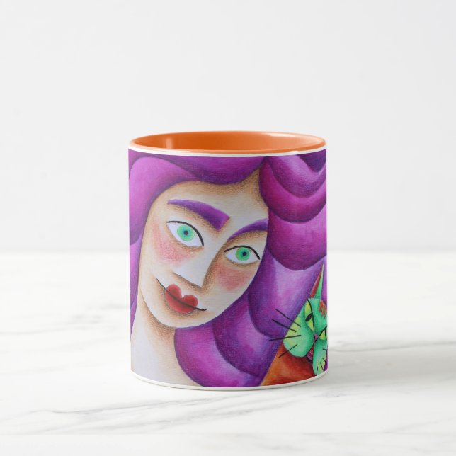 Caneca Chica con su gato (Centro)