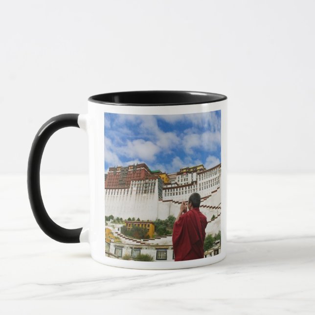 Caneca China, Tibete, Lhasa, monge tibetano com Potala (Esquerda)