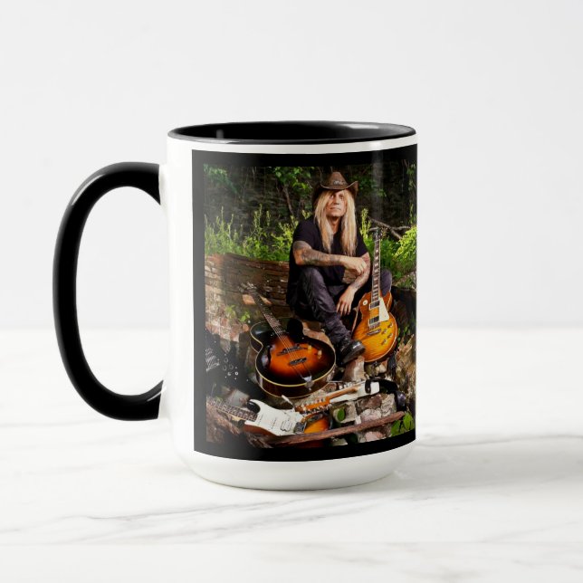 Caneca Chris Caffery Sentado com Guitars Mug (Esquerda)