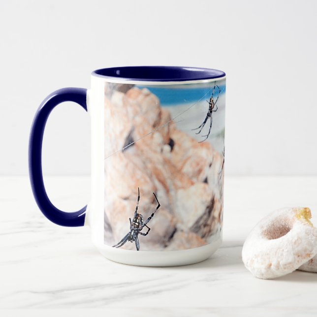 Caneca Cidade de Aranha - Por Aqui (Com Donut)