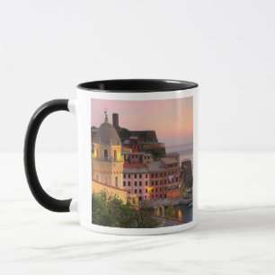 Caneca Cidade de Vernazza, na encosta de Hillside, à noi