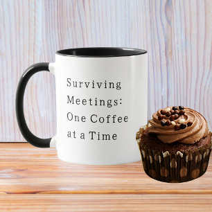 Caneca Citação Divertida Sobrevivendo a Reuniões Simples