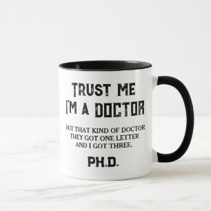 Caneca Citação engraçada de graduado em PHD Não é aquele