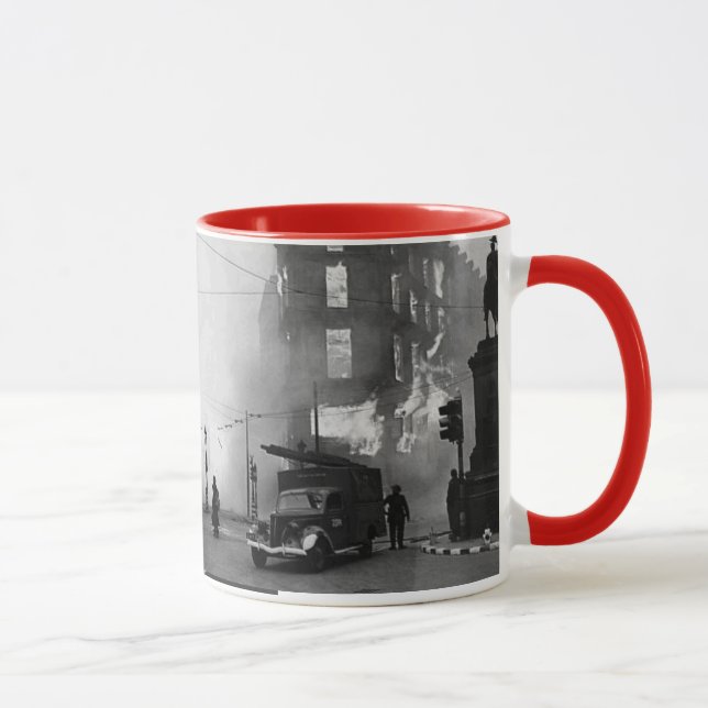Caneca Citações de Churchill: NUNCA DÊ ACIMA (Direita)