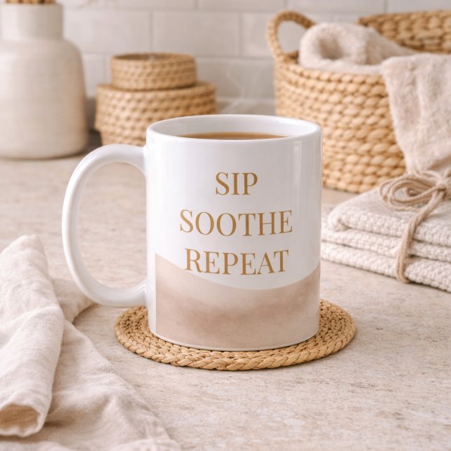 Caneca Clássica Ritual de Café Costeiro, 330 ml (Taupe watercolor wrap with gold Sip Soothe Repeat for refined coffee rituals.)