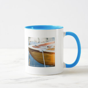 Caneca Close up no barco acima amarrado