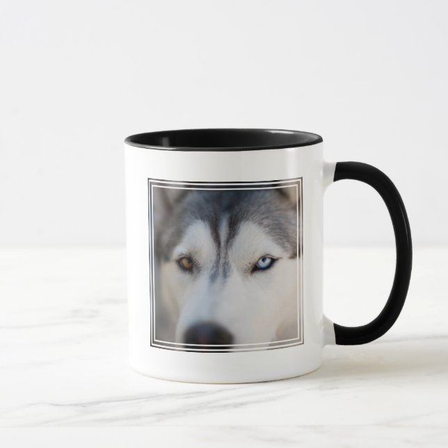 Caneca Closeup Stoic Gaze de um Alasca Malamute (Direita)