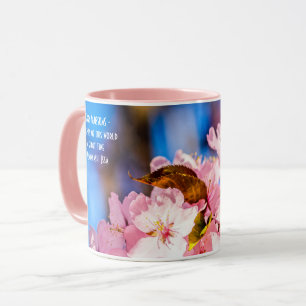 Caneca Cluster De Blossomas De Cereja Rosa, Céu Azul