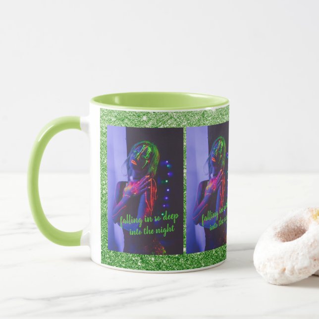 Caneca Coffee Mug na noite (fundo verde) (Com Donut)
