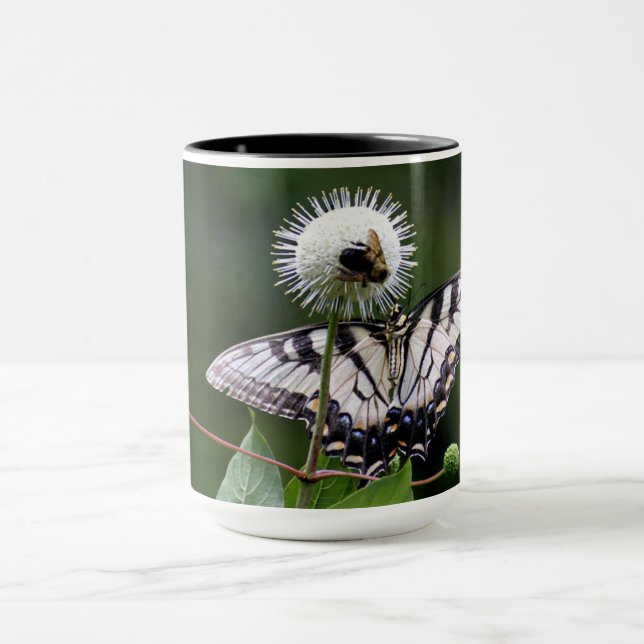 Caneca com Borboleta & Mosca em Flor Silvestre (Centro)