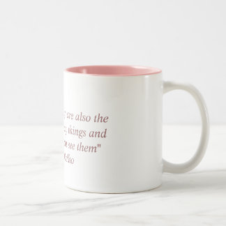 Caneca com citações de Paulo Coelho