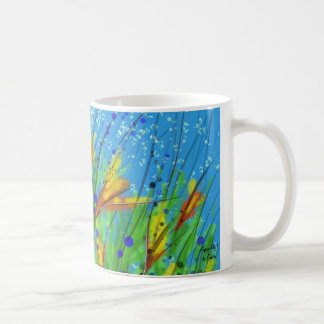 Caneca com design abstrato com flores surreais!