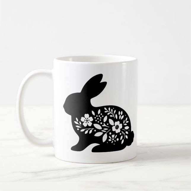 Caneca com Estêncil de Coelho Floral – Café de Coe (Esquerda)