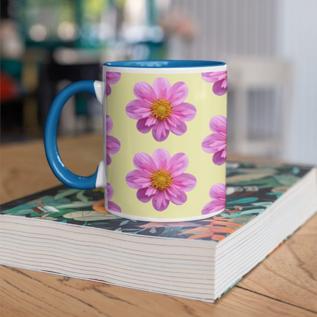 Caneca com padrão de Dália Rosa (Pink flowers to enjoy no matter what the season.)