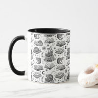 Caneca com Padrão de Gato Preto e Branco em Livros