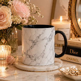 Caneca com Padrão de Mármore Branco Elegante