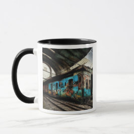 Caneca Comboio abandonado com arte urbana de Grafite