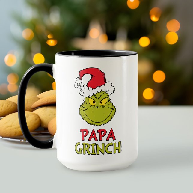 Caneca Como é que o Grpolegadas roubou o Natal | Papa Grp (Mug on table)