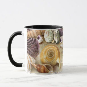Caneca Conchas marítimas na praia
