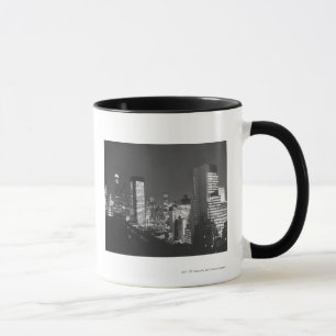 Caneca Construções da cidade na noite B&W, vista elevad