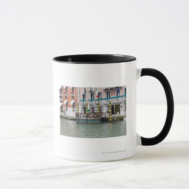 Caneca Construções no beira-rio em Veneza, Italia (Direita)