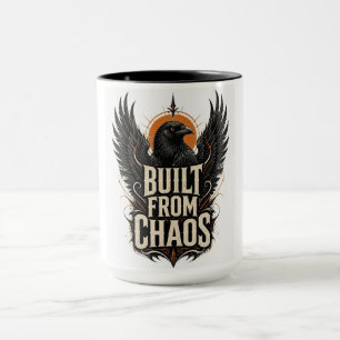 Caneca Construído do Caos – Arte de Corvo Gótico