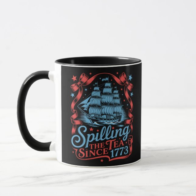 Caneca Coquete Espalhando O Chá Desde 1773 4 De Julho (Esquerda)