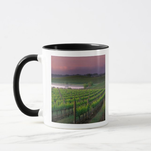 Caneca Cor da alvorada na névoa distante atrás (Esquerda)