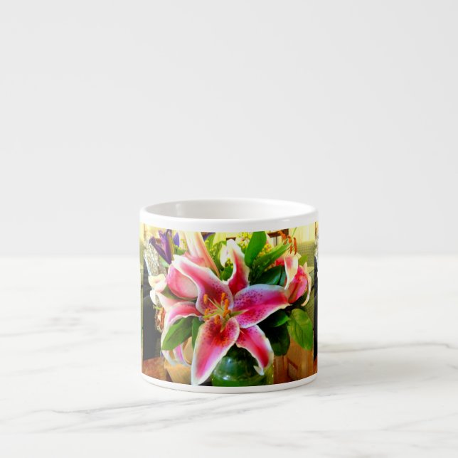 caneca cor-de-rosa do café do lírio do stargazer (Frente)