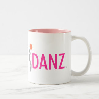 caneca cor-de-rosa do logotipo do iDANZ