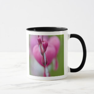 Caneca Cor dramática e forma de coração sangrando