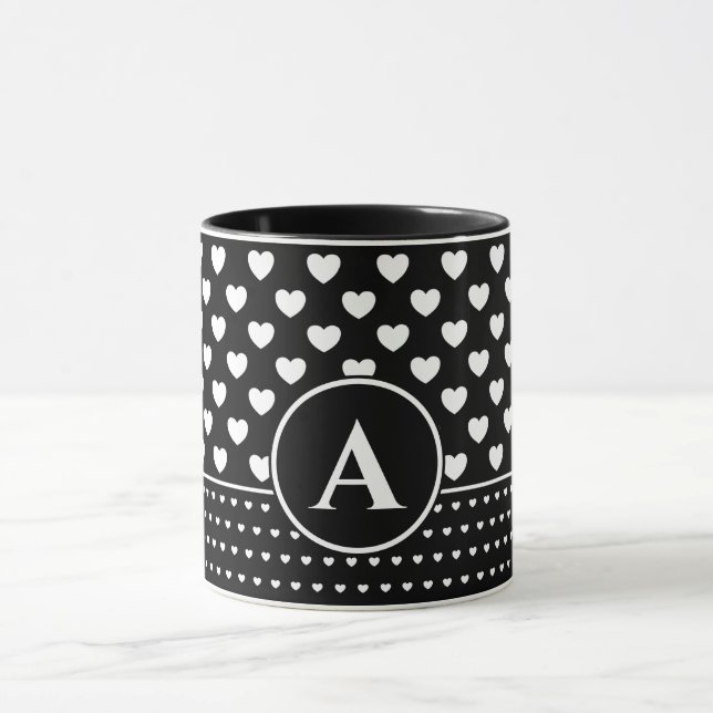 Caneca Corações Pretos e Brancos Elegantes - Monograma Pe (Centro)
