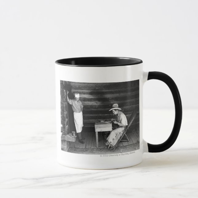 Caneca Cozinheiro que olha um vaqueiro jogar cartões (Direita)