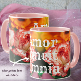 Caneca Cravos e gerbera riscados