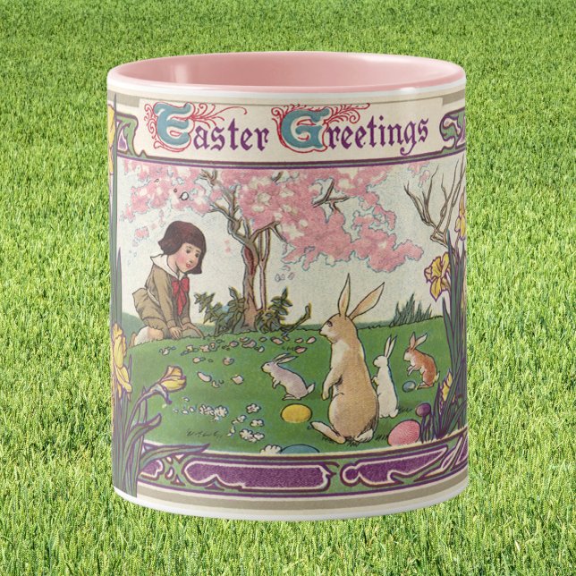 Caneca Criança Antiga em uma Caça aos Ovos de Páscoa com  (Criador carregado)